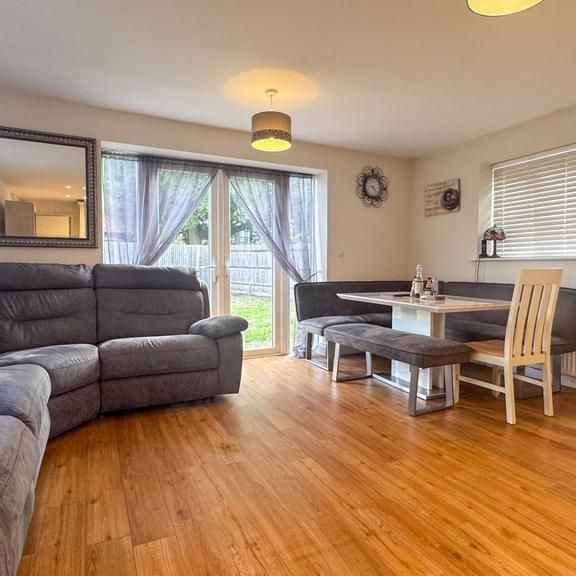 4 bedroom detached house to rent - Photo 1