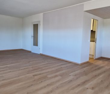 Teilsanierte 4.5-Zimmerwohnung nahe Dorfplatz - Photo 1