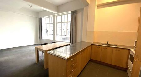 Large 1 bedroom unit, Central Queen Street, CBD - Photo 3