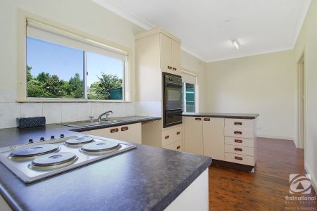 THREE BEDROOM HOME IN CONVENIENT LAVINGTON LOCATION - Photo 3