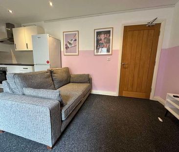 Stunning Bedroom Bathroom Apartment, LN1 - Photo 4