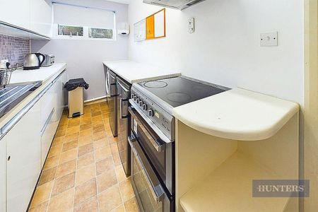 1 bedroom Flat To Let - Photo 3