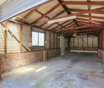 Spacious 3-Bedroom Family Home with Inground Pool - Photo 4