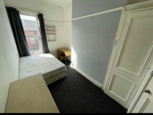 43 Regent Park Terrace, Leeds, LS6 2AX - Photo 2