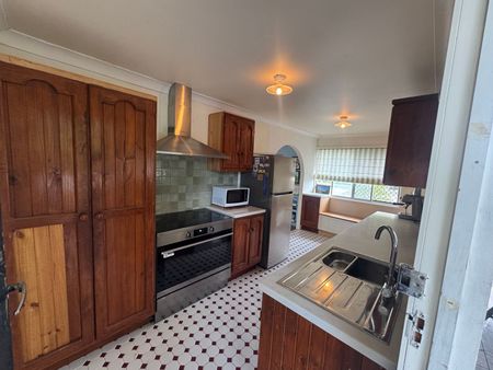 Large Family Home Nestled In Quiet Cul-de-sac - Photo 5