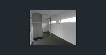 Modern 2-Bedroom Apartment in Prime Location - Photo 5