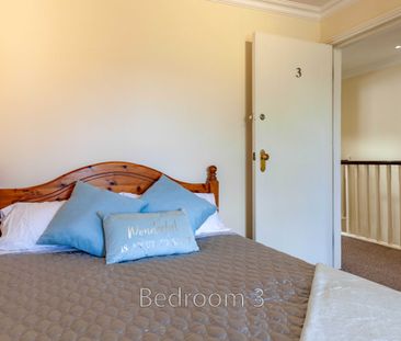 Room 1 - Photo 6