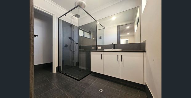 Stunning Family Home - Photo 1