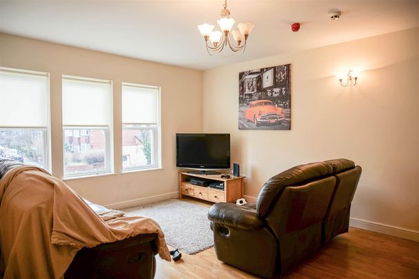 Flat 12, 10 Broomfield Cres, Leeds, LS6 3DD - Photo 1