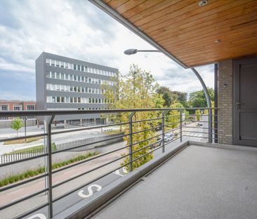 Ruim tweeslaapkamer appartement met terras, garage en staanplaats - Photo 6