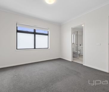 3 BEDROOM TOWNHOUSE IN STRATHTULLOH - Photo 5