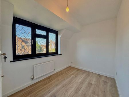 Pevensey Way, Frimley, Camberley, Surrey, GU16 - Photo 4