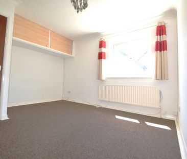 2 bedroom end of terrace house to rent - Photo 3