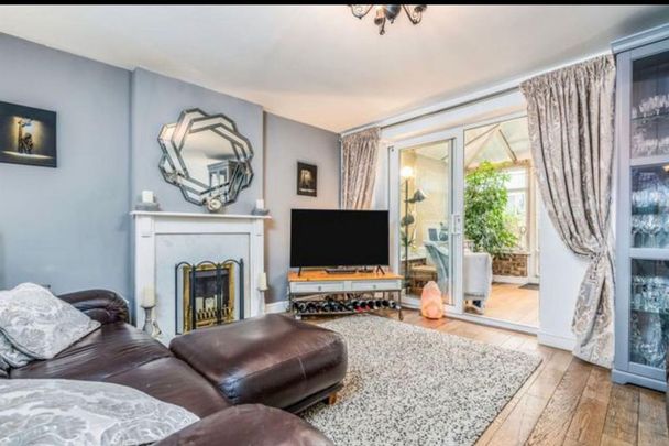 3 bedroom terraced house to rent - Photo 1