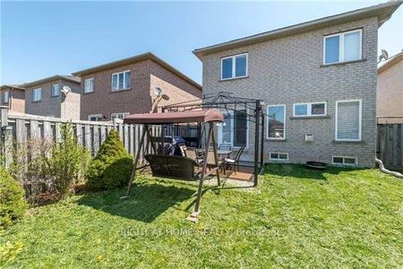 Detached Home For Lease | N8123966 - Photo 5