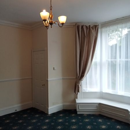 Balmoral Place, Halifax, HX1 - Photo 5