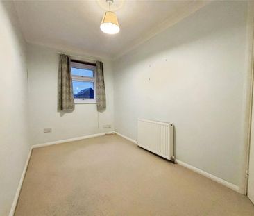 2 bedroom end of terrace house to rent - Photo 3