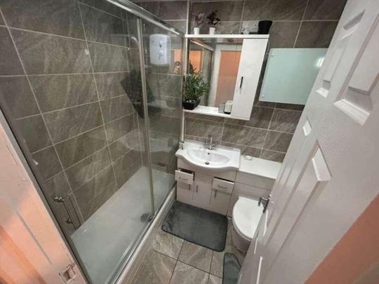 Preston Place, Glasgow, G42 - Photo 1