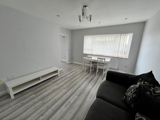 1 Bed Flat, Grosvenor Road, E6 - Photo 1