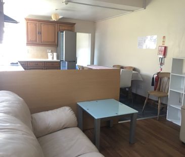 6 Bed Student Accommodation - Photo 2