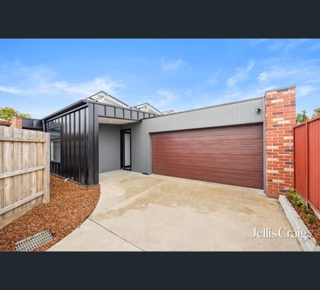 2/110 Cuthberts Road, Alfredton, Vic 3350 - Photo 2