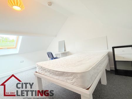 5 Bedroom Town House - Photo 3