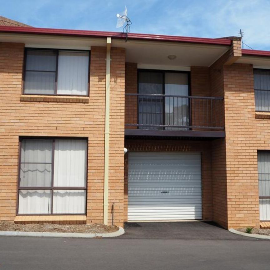 NORTH TAMWORTH - Modern Townhouse in Popular Area - Photo 1