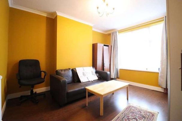 Hillside Drive, Edgware, Middlesex, HA8 - Photo 1