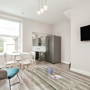 5 bedroom terraced house to rent - Photo 2