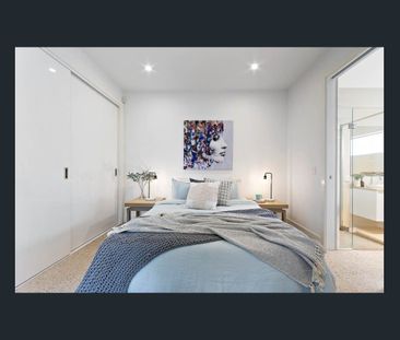 Designer Living in a Highly Sought-After Location - Photo 1