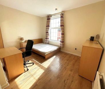 4 bedroom terraced house to rent - Photo 3