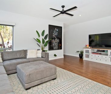 Modern Two-Level Family Home with Pool in Reedy Creek - Photo 3
