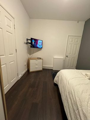 Room in a Shared House, Bolingbroke Road, CV3 - Photo 1