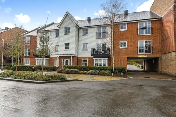 A contemporary ground floor apartment set in a popular development. - Photo 1