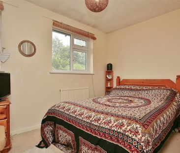 4 bedroom semi-detached house to rent - Photo 4