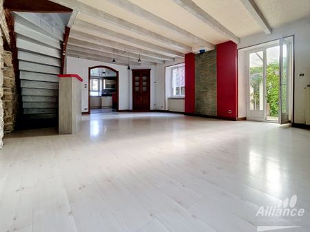 Location Maison 8 pièces 185m² SELONCOURT 25230 - Photo 2