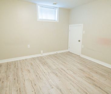 ** SPACIOUS ** 1 BEDROOM LOWER UNIT IN ST CATHARINES!! - Photo 5