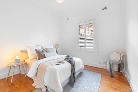 CHARMING HOME IN A PREMIUM SETTING - Photo 2