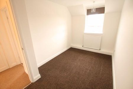 3 bedroom end of terrace house to rent - Photo 3