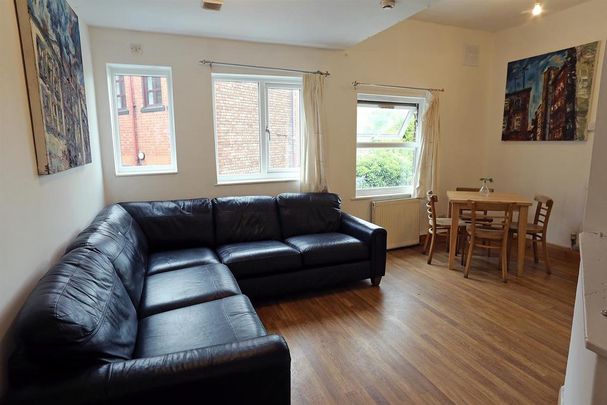 4 bedroom private hall to rent - Photo 1