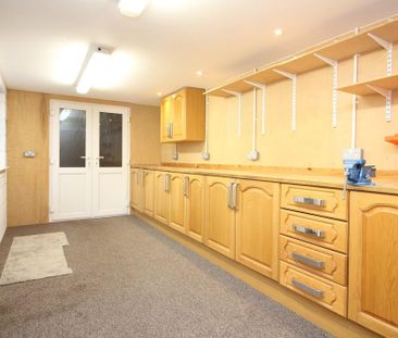 2 bedroom semi-detached bungalow to rent - Photo 3