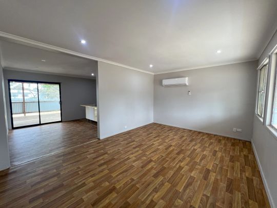 3 bedroom home close to hospital - Photo 1