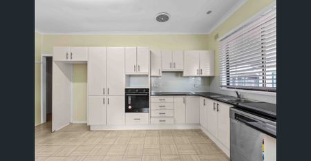 TIDY HOME WITH SPACE FOR ENTERTAINING - Photo 5