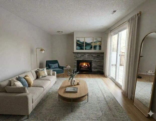 Stunning Contemporary Townhouse — 2 Bedrooms Townhouse - Photo 1