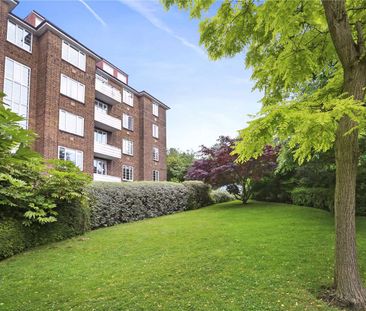 Excellent size 3 bedroom lateral flat, in a highly regarded develop... - Photo 5