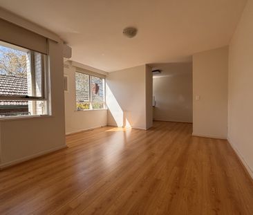 Spacious, Light-Filled First-Floor Apartment in the Heart of Travancore - Photo 4