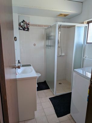 3-bedroom shared unit, Princes Highway - Photo 1