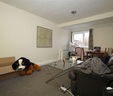 2 bedroom ground floor flat to rent - Photo 2