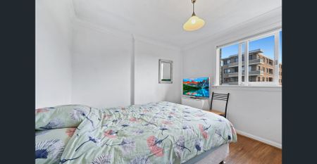 COASTAL APARTMENT WITH VIEWS - Photo 2