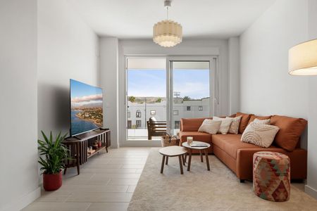 Middle Floor Apartment in Estepona - Photo 2